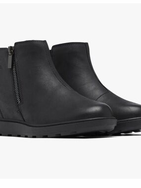 Sorel Black Evie II Zip Waterproof Boots. Size 8.5